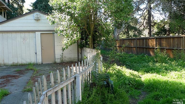 2nd image of 520 Sonoma Ave