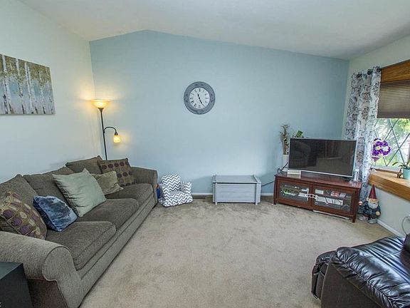 3rd image of 340 Bayshore Dr