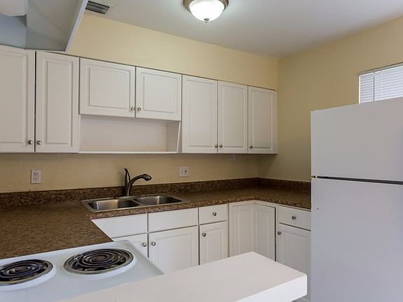 5th image of 6410 SW 16th Ct