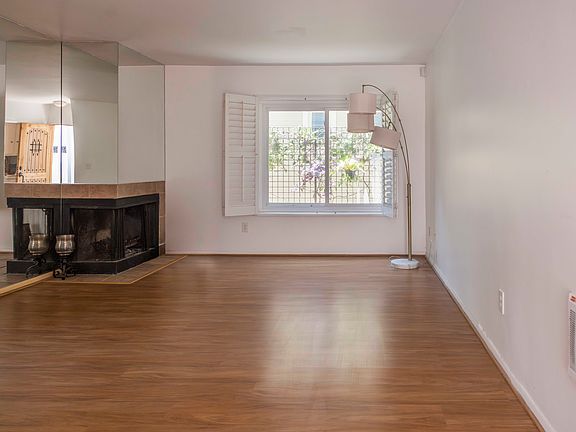 5th image of 325 Windward Ave