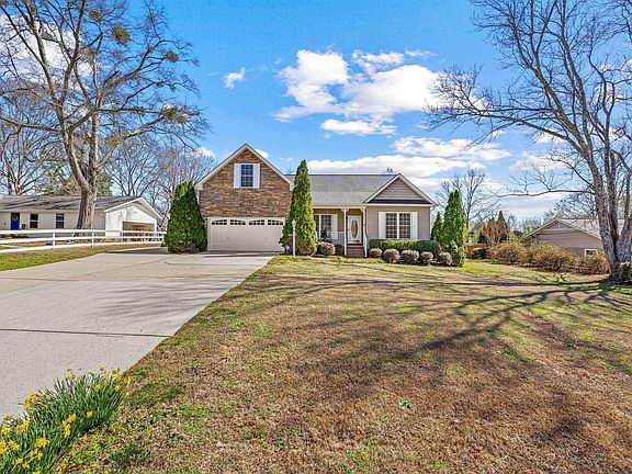 3rd image of 9 Randy Dr