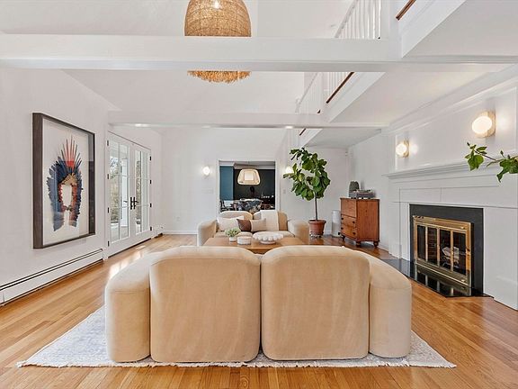 3rd image of 44 Sarah Way