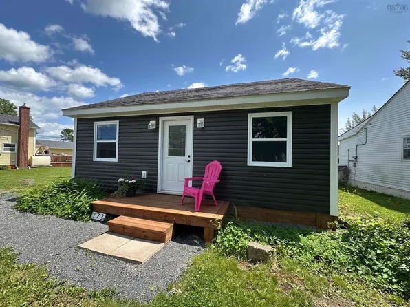 173 Oak St, Pictou, NS B0K 1X0