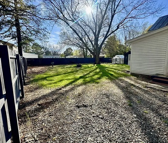 405 W Dr Martin Luther King Jr Way — Photo 20