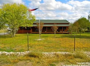 255 County Road 779, Devine, TX 78016