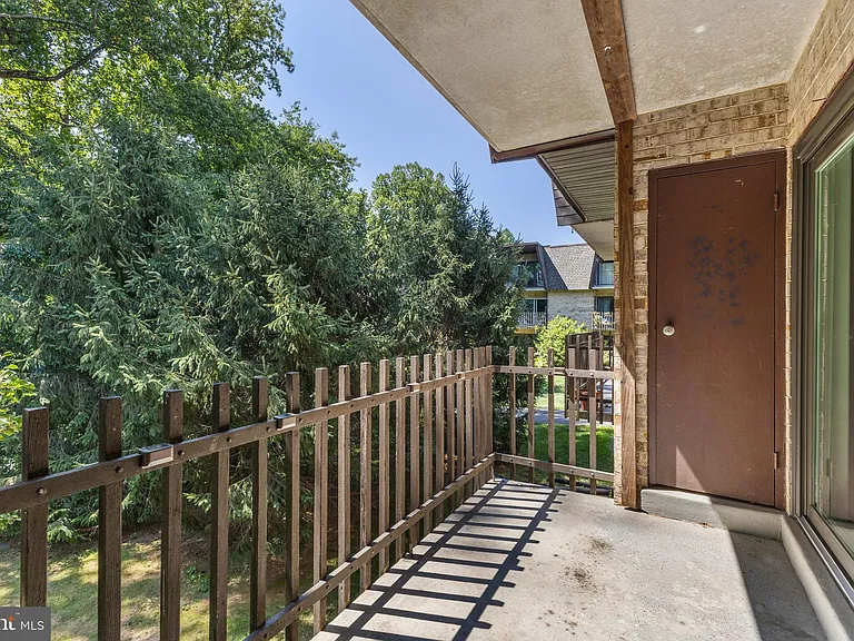 11611 Vantage Hill Rd #11B — Photo 4