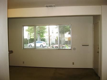 3rd image of 912 26th St
