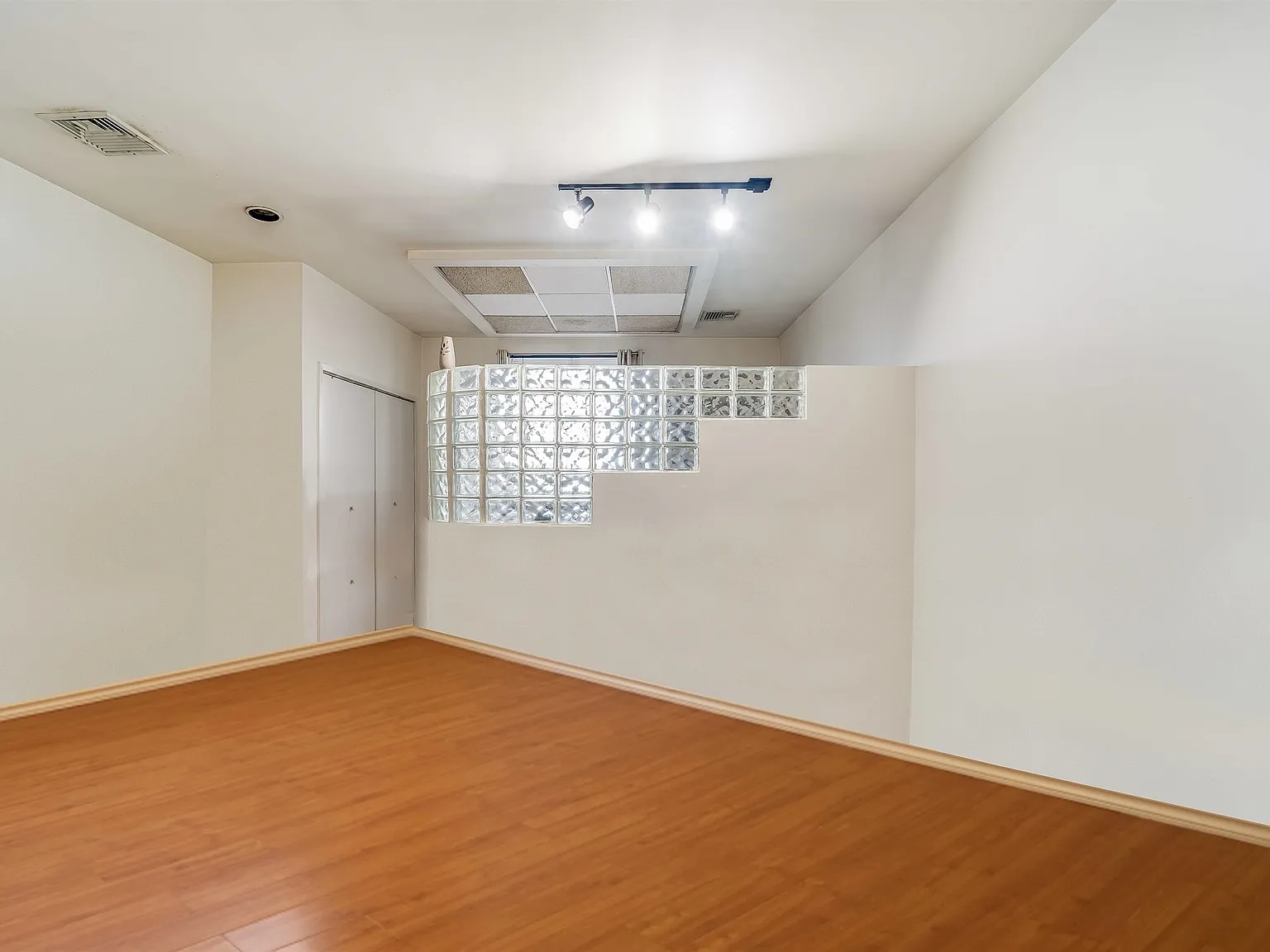 Studio, 1.0 bath, 676 sqft, $2,050 — Photo 3