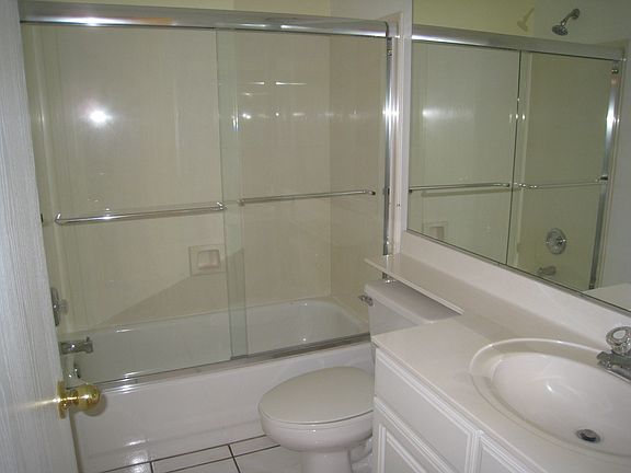 4th image of 979 N Albert Dr