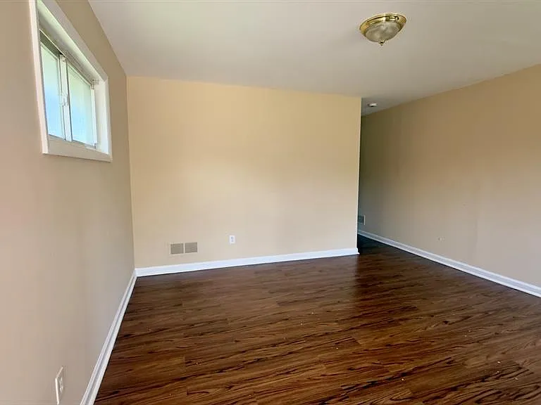 26742 Penn St — Photo 5