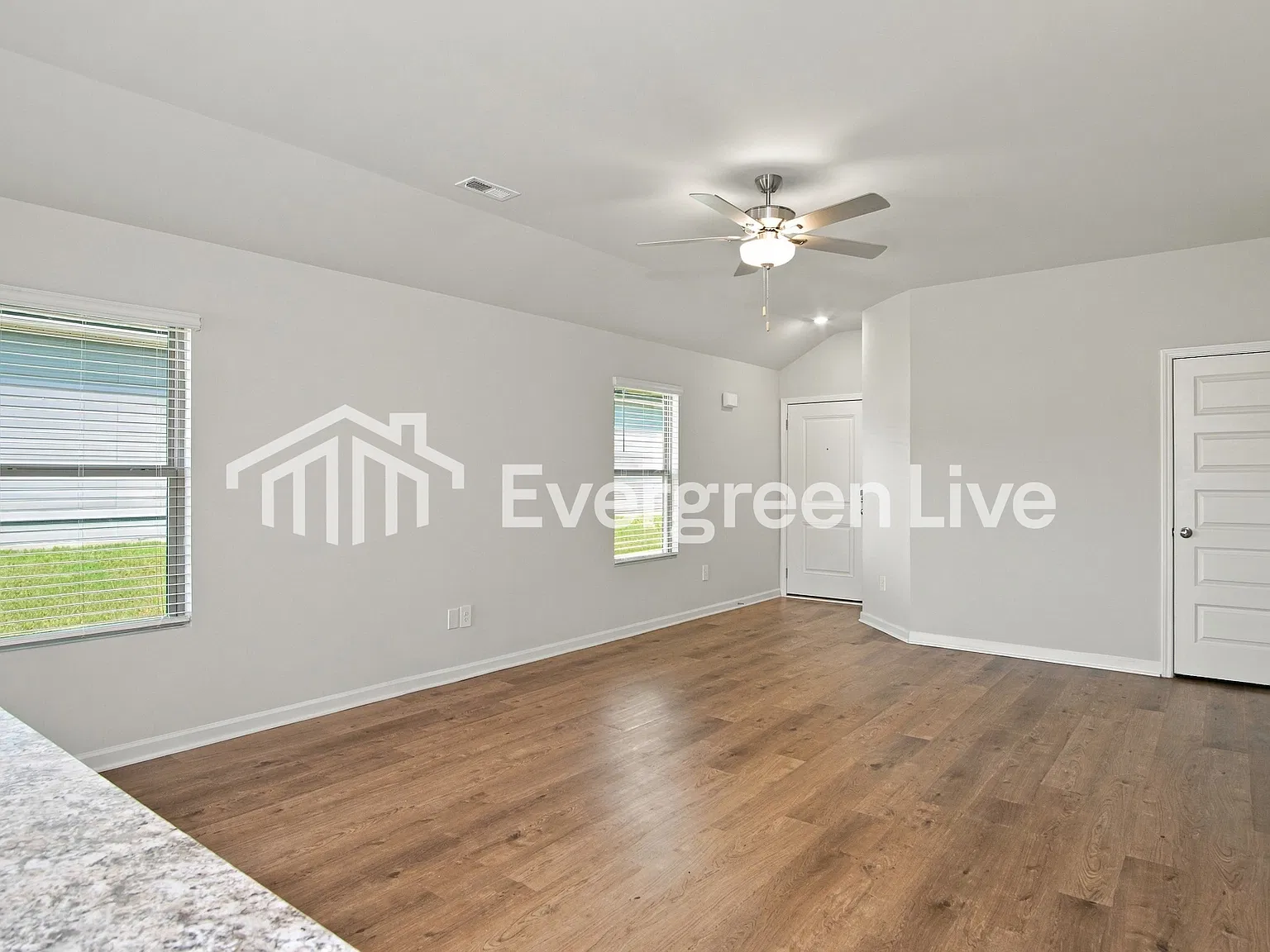 3 bed, 2.0 bath, 1248 sqft, $1,420 — Photo 4