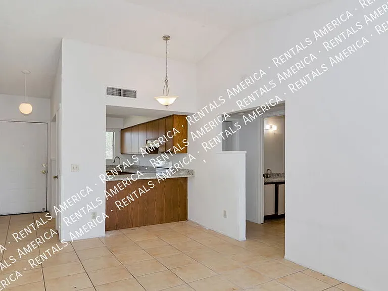 1366 N Riverview Blvd — Photo 14