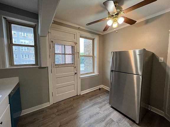 3rd image of 1624 W Sherwin Ave APT 3S