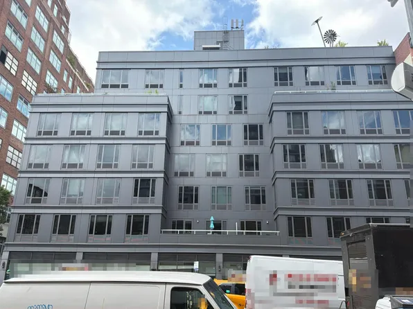 305 W 16th St, New York, NY 10011