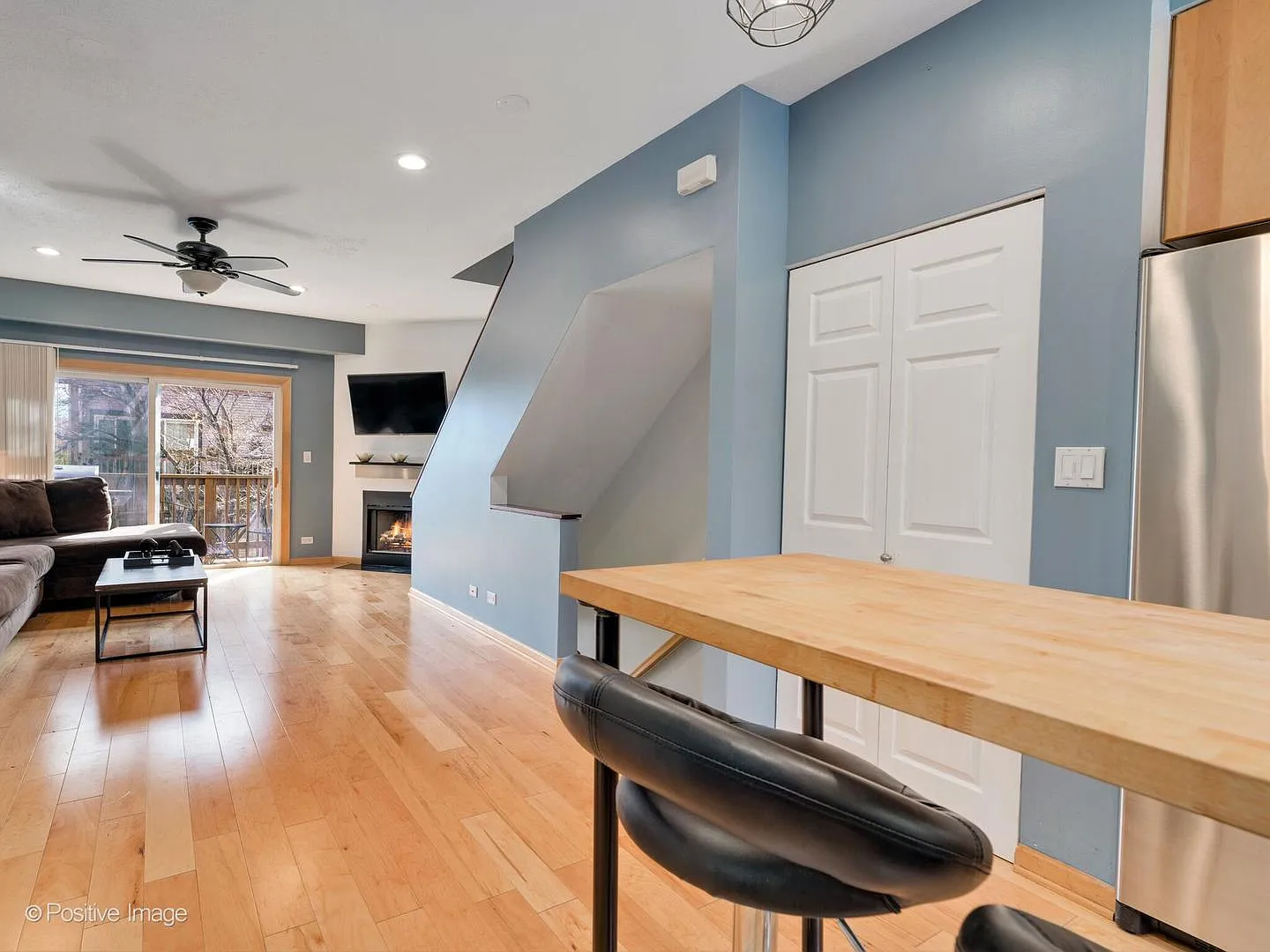1540 N Greenview Ave — Photo 2