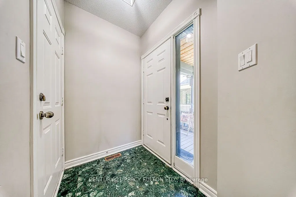 3 bed, $4,500 — Photo 3