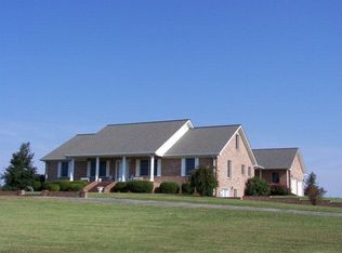 1216 Jones Chapel Rd, Byrdstown, TN 38549