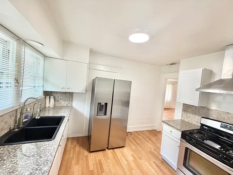 433 Palm Dr — Photo 8