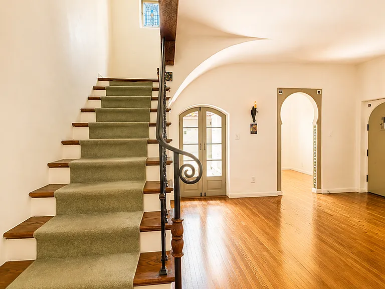 8225 Fountain Ave (Patio Del Moro) — Photo 17