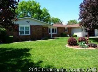 2132 Bonnie Ln, Monticello, IL 61856