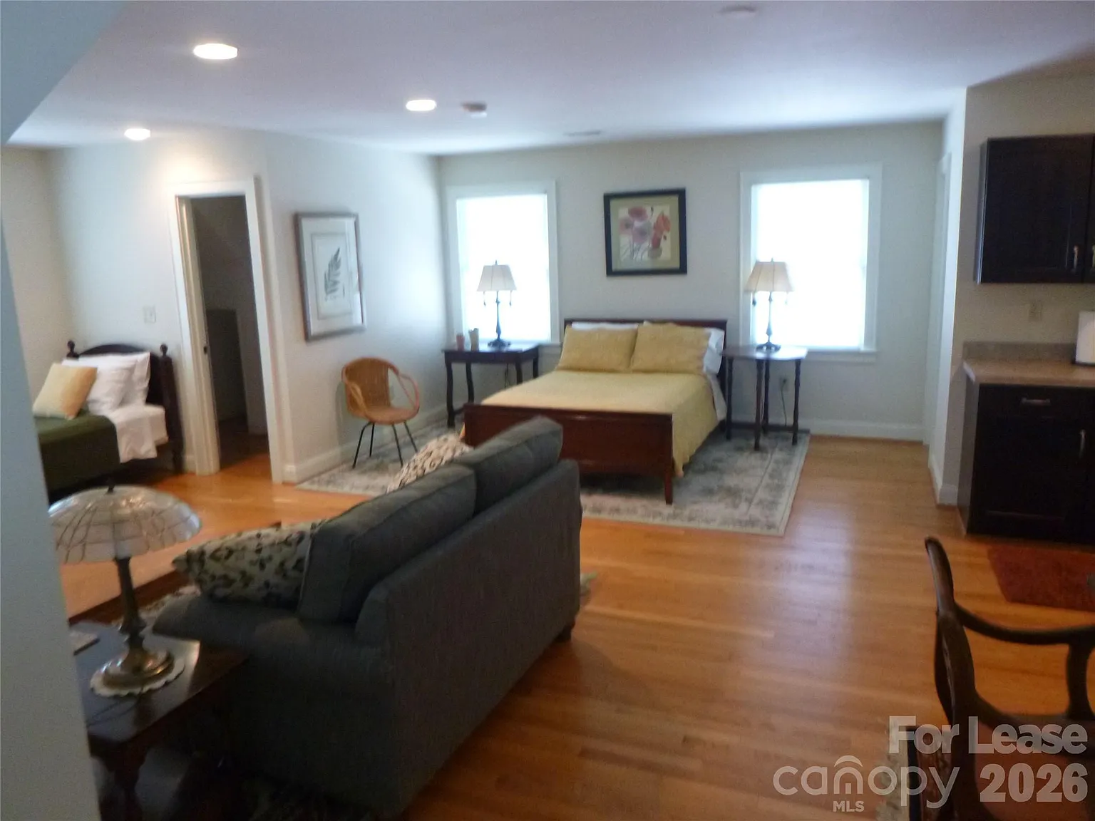 1 bed, 1.0 bath, 900 sqft, $1,950 — Photo 3
