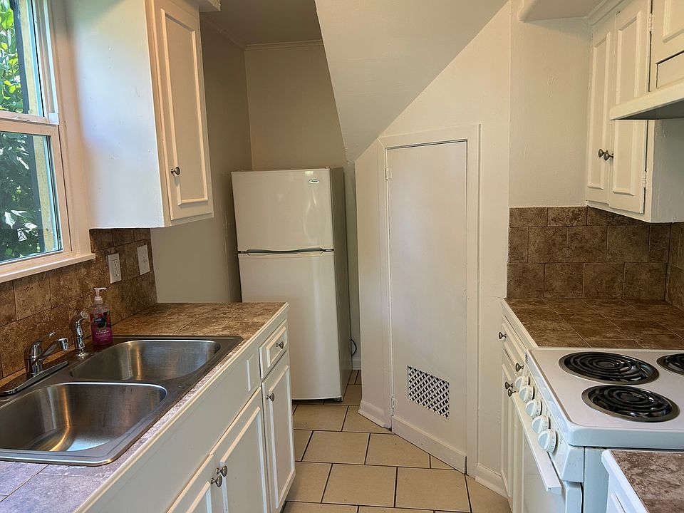 Nice, Roomy Kitchen