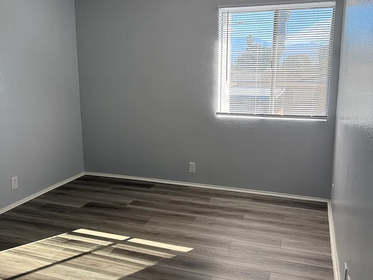 2100 W Devonshire Ave #18 — Photo 10