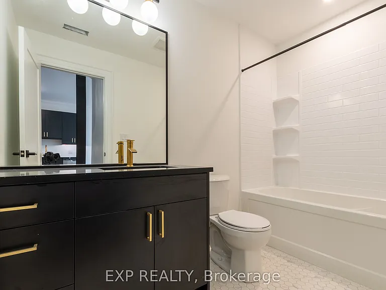 16 Hincks St #6 — Photo 4