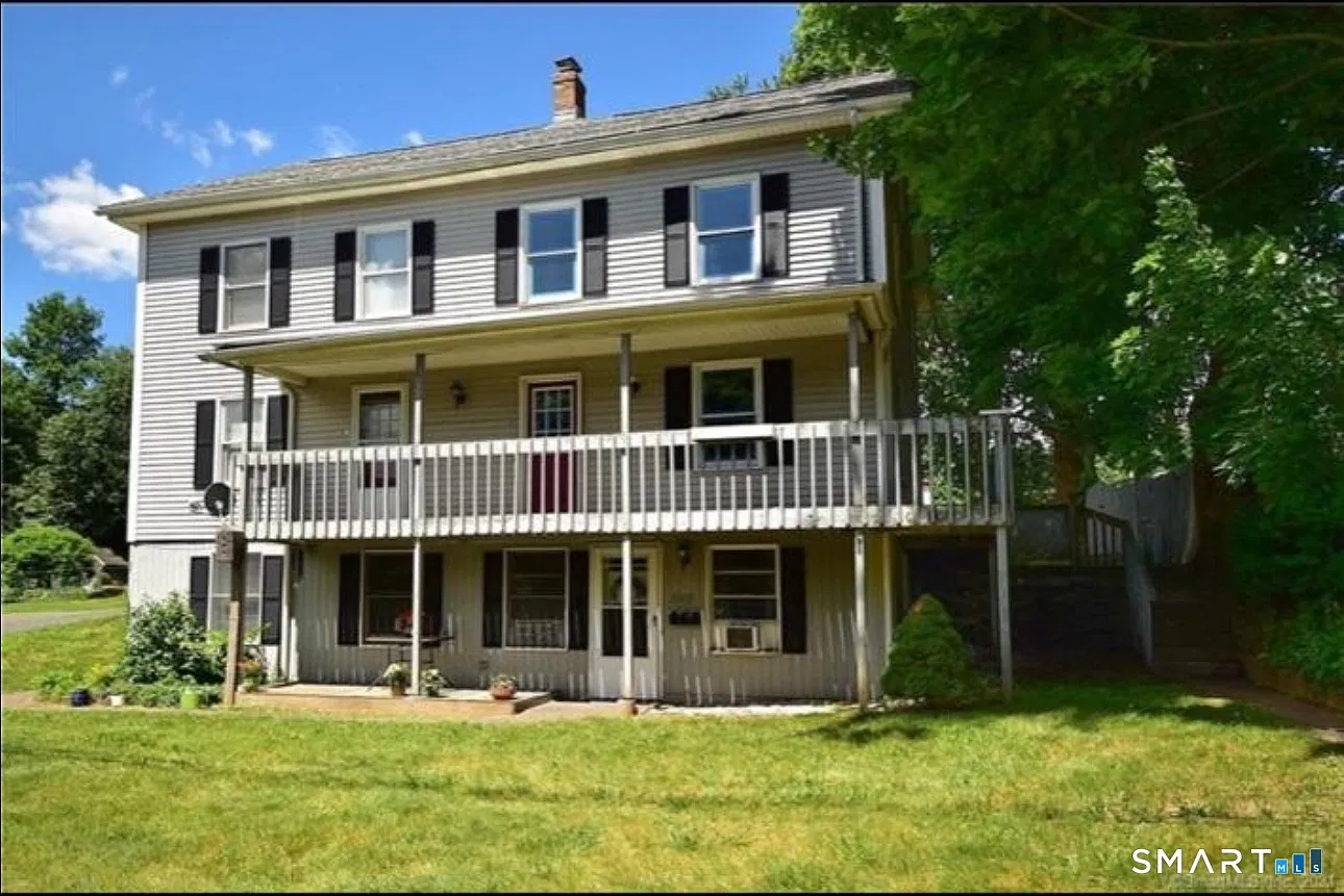 3 bed, 1.5 bath, 1716 sqft, $2,200 — Photo 1