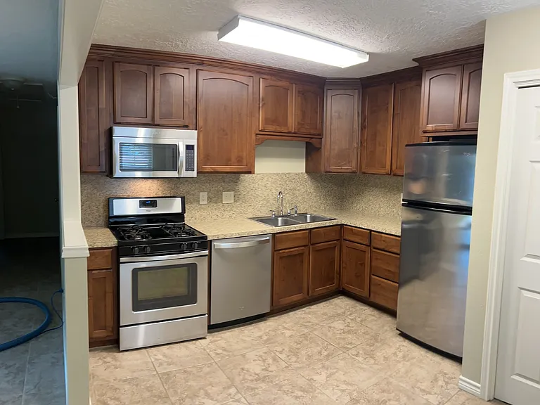 804 Frio Cir #A — Photo 2