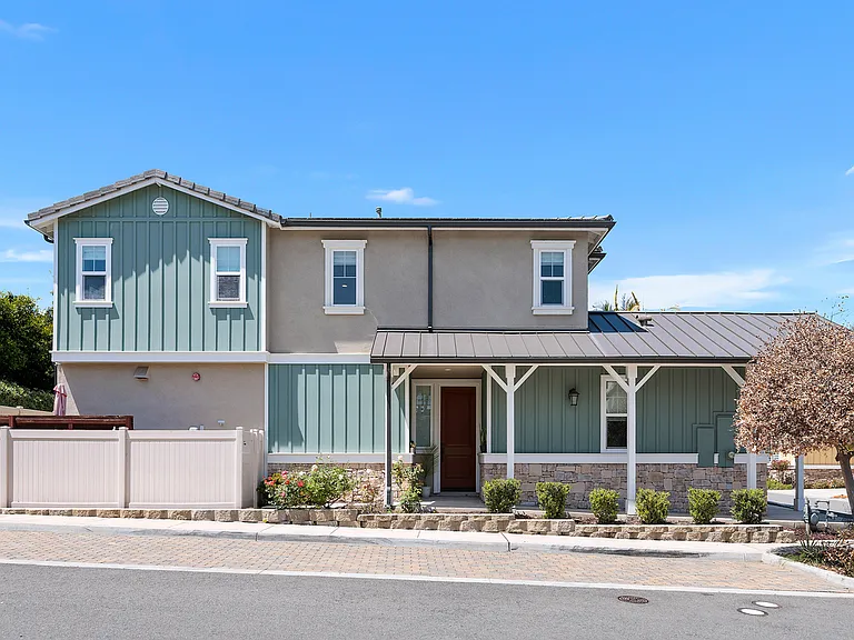655 Manzanita Ln — Photo 1