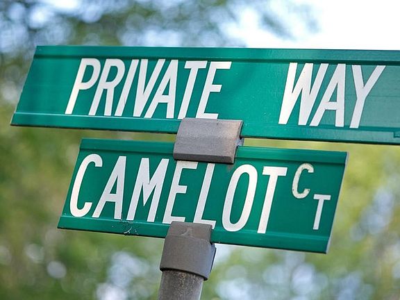 3rd image of 18 Camelot Ct
