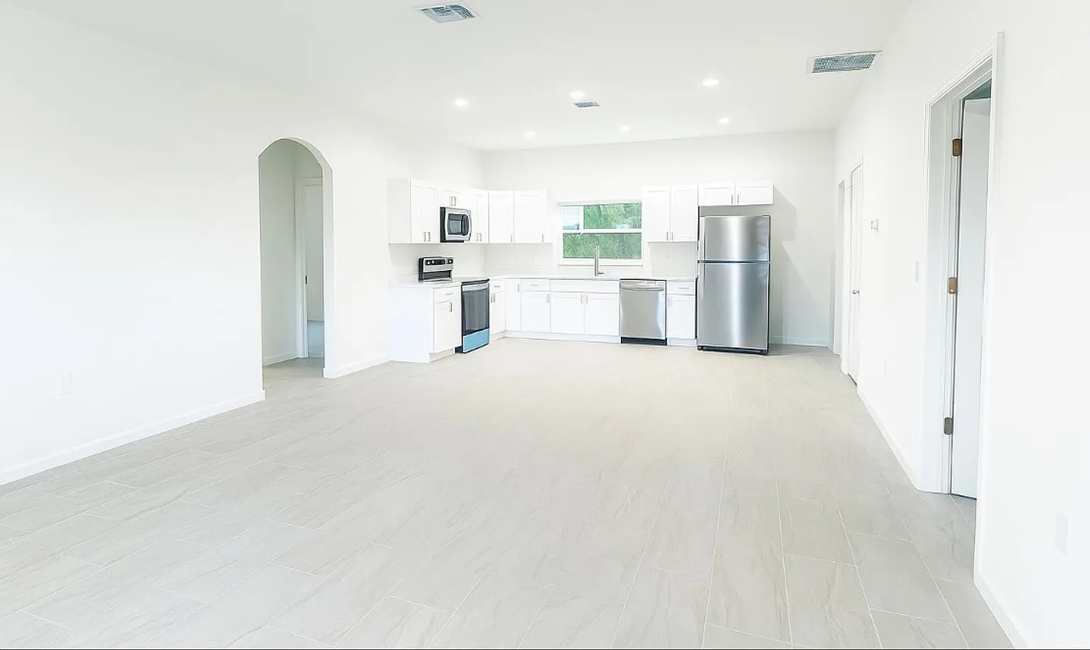 Brand New 3 Bed / 2 Bath Rental in Cape Coral — Photo 4