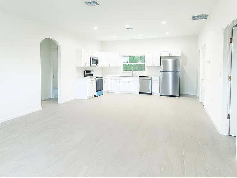 3603 NE 19th Ave — Photo 4