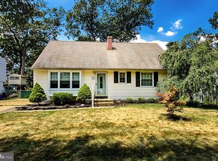 35 Henry St, Riverside, NJ 08075