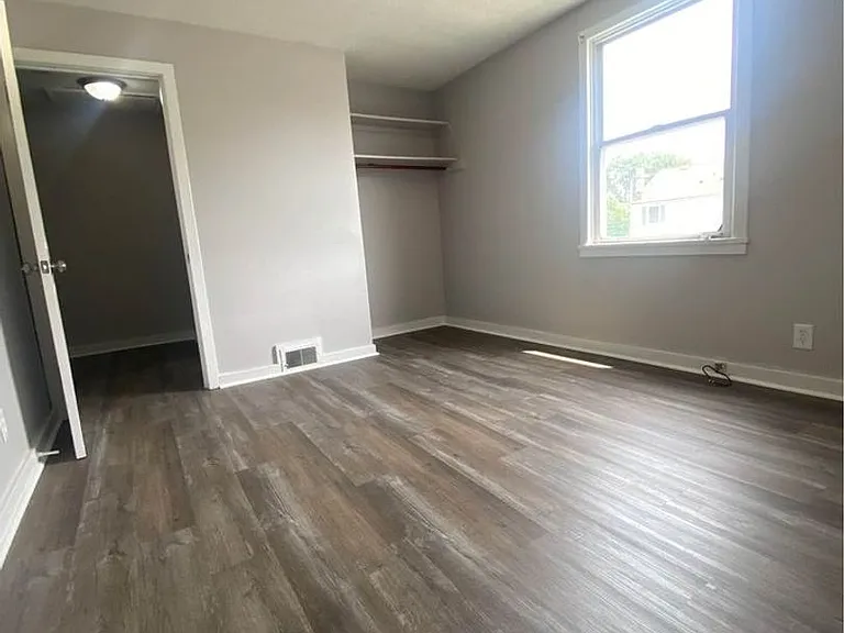 50-60 Longfellow Ct — Photo 16