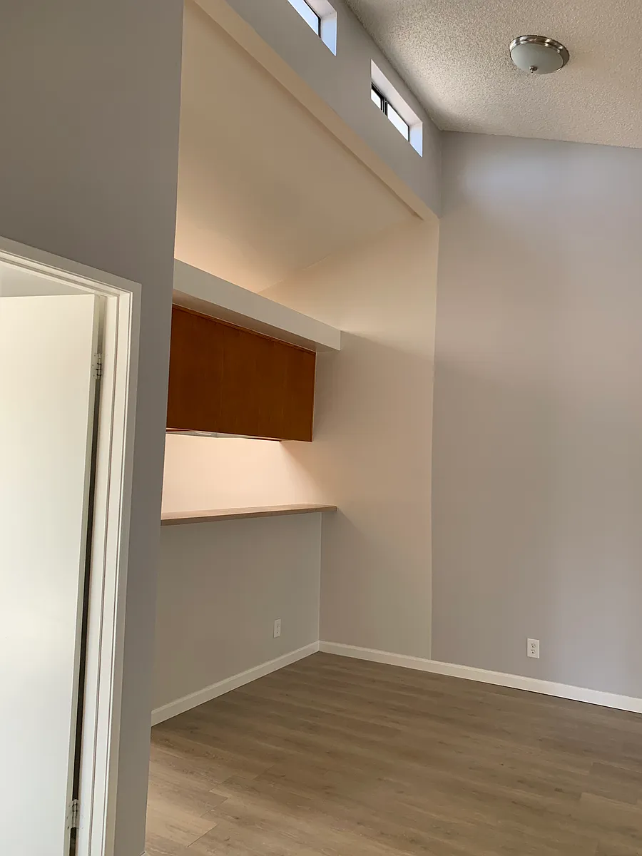 Building Photo - 6422 Woodley Ave #105
