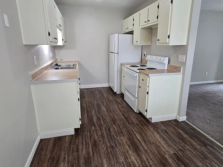 3224 N Talbot Ave — Photo 2