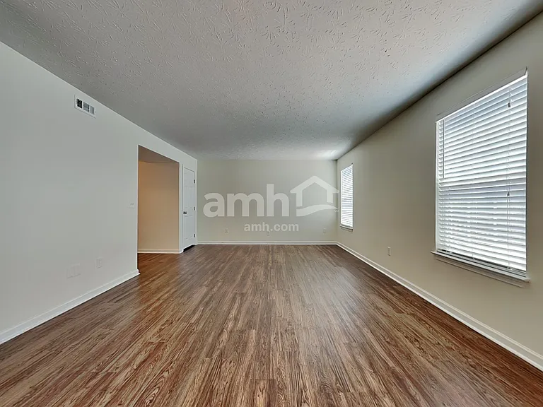 371 Derby Ct — Photo 5