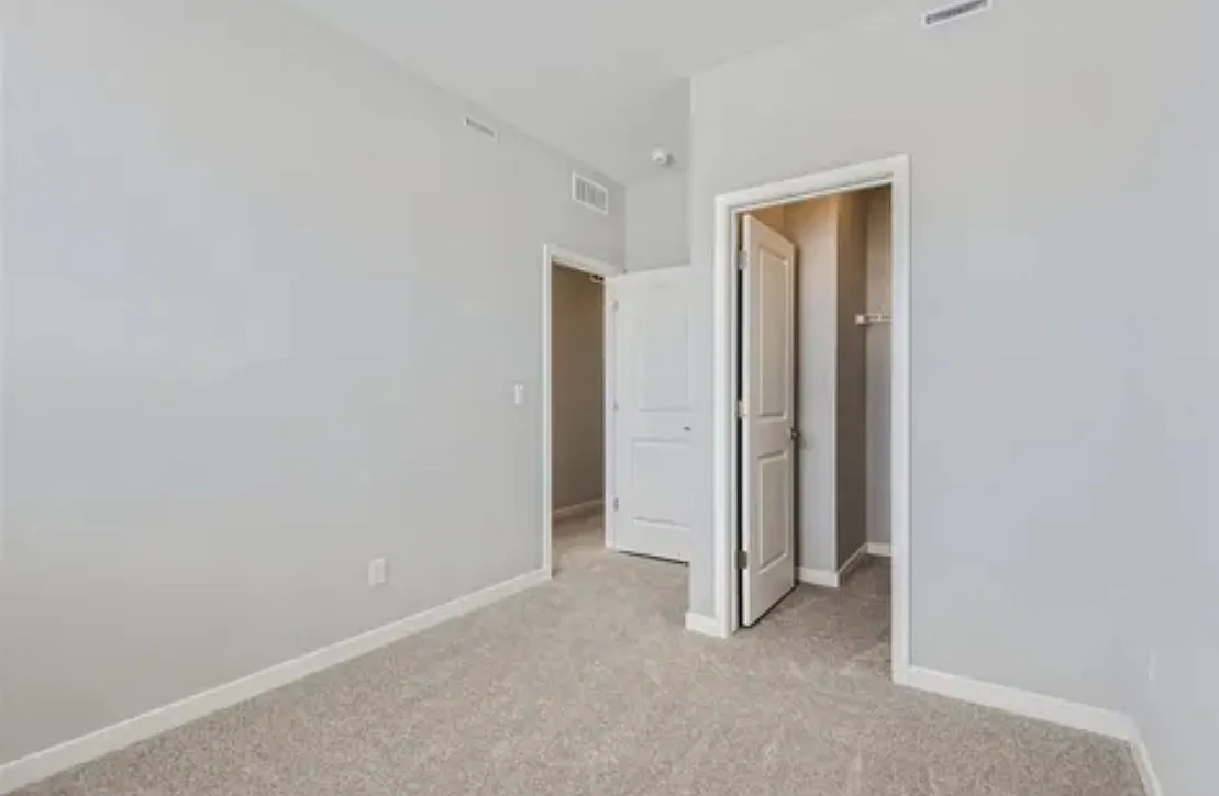 1 bed, 1375 sqft, $900 — Photo 4