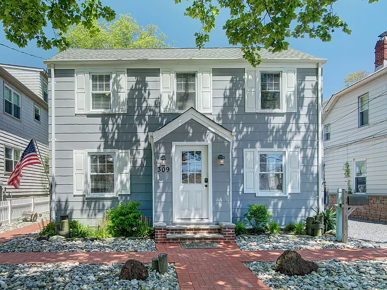 309 Arnold Ave — Photo 1