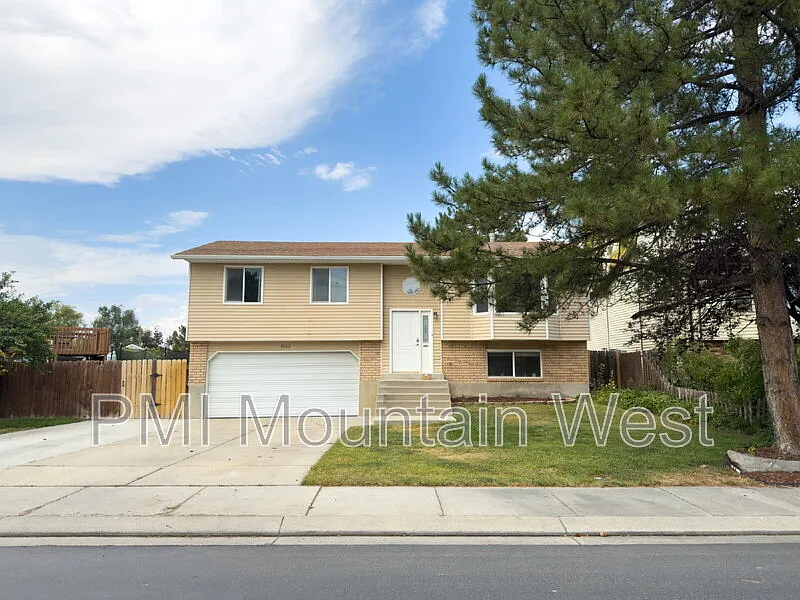 4 bed, 2.0 bath, 1800 sqft, $2,650 — Photo 2