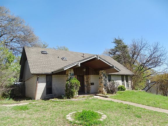 2nd image of 815 Wood River Rd