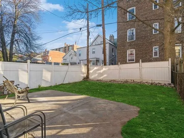 68 Linden Avenue image 2 of 17