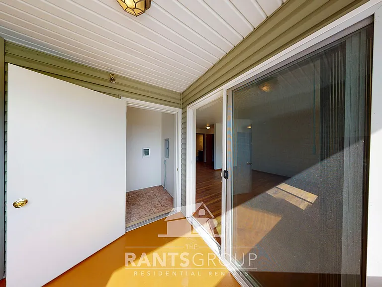 Crystal Springs Apartments — Photo 24