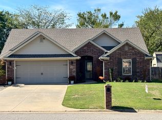 13 S 14th St, Lavaca, AR 72941