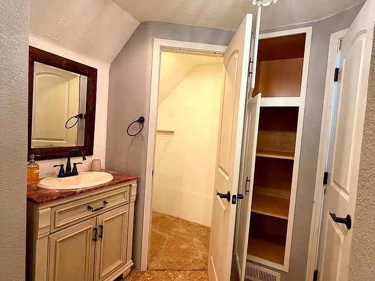 218 Baylor Cir — Photo 16
