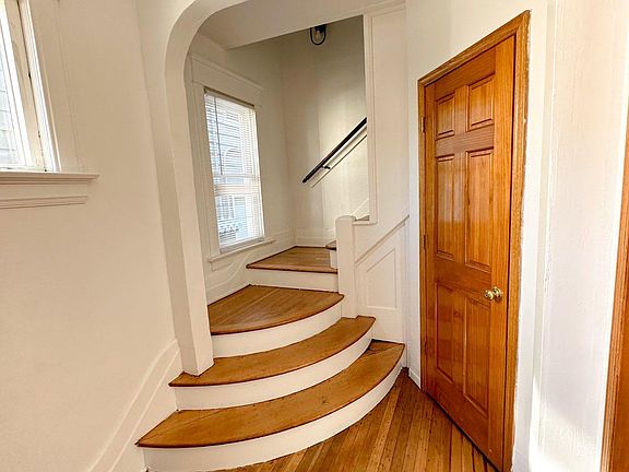 4th image of 833 Park Ave