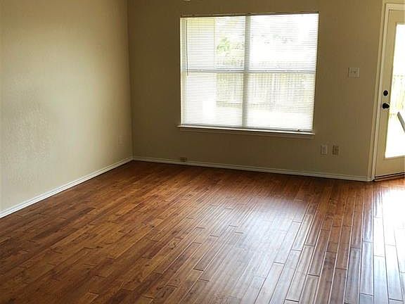 3rd image of 844 Whitehall Dr