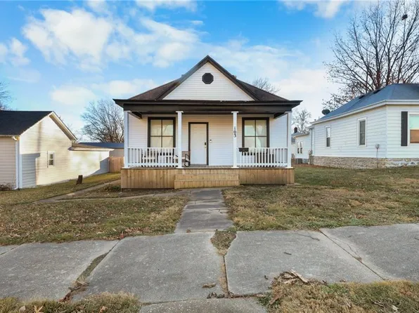103 E Shawnee St, Paola, KS 66071